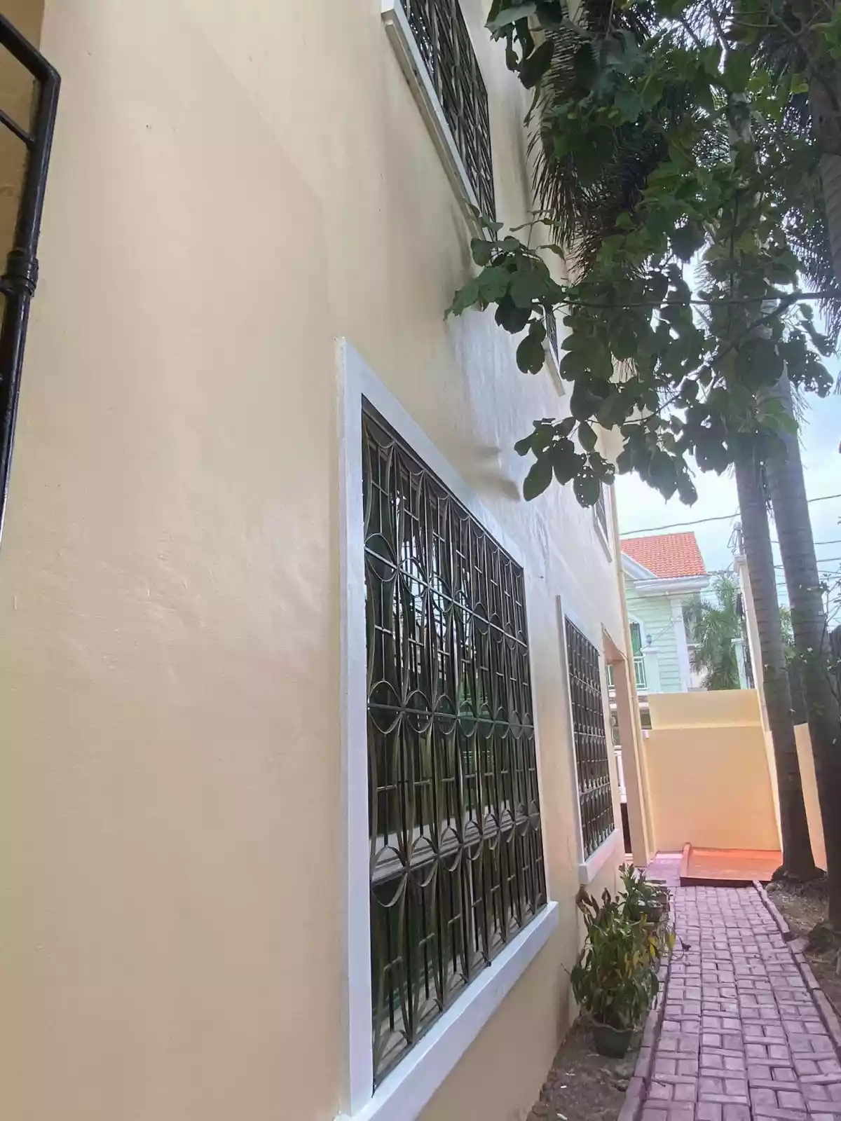 3 Bedrooms Corner Lot Townhouse For SALE/ LEASE- Las Pinas, City — Townhouse in Las Pinas, Metro Manila, Philippines — Photo 4