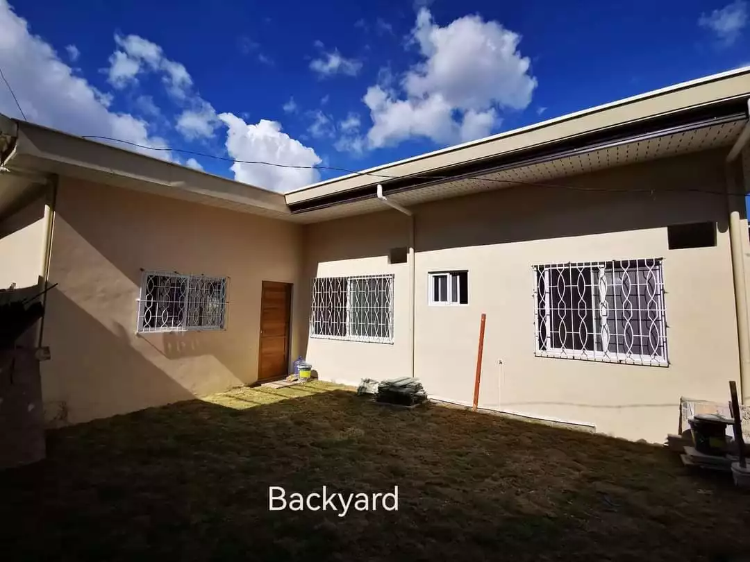 HOUSE & LOT IN HAPPY VALLEY, GUADALUPE FOR SALE - photo 4