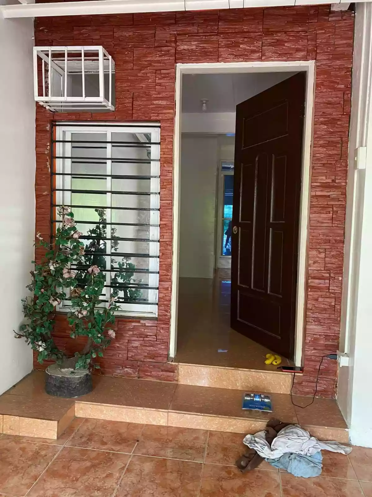 Open photo 11 of 21 — House and Lot With Commercial Space at BF Homes Las Pinas