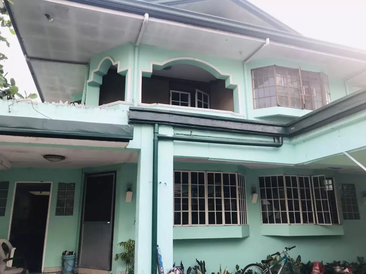 House and Lot with 3 units Apartment
