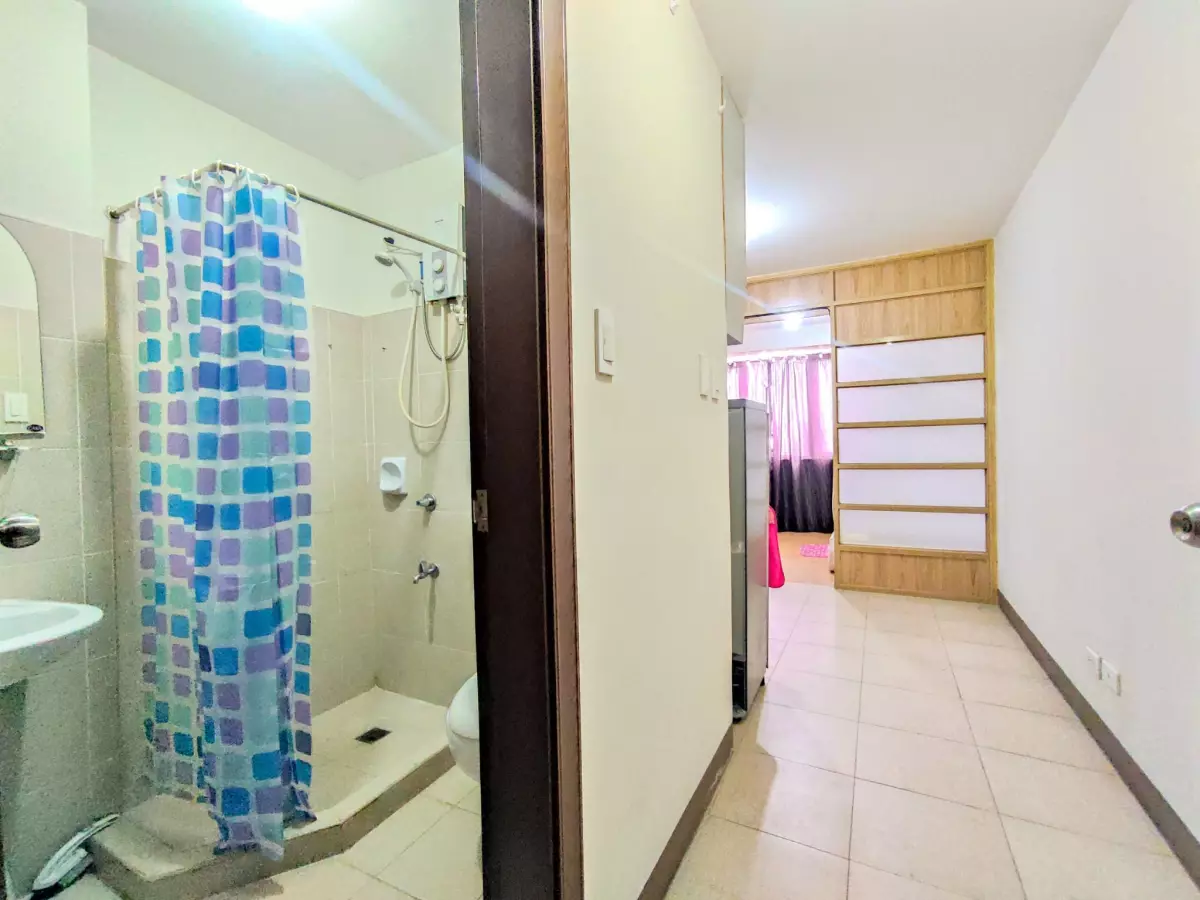 FOR RENT 1BR SEMI-FURNISHED UNIT at Ridgewood Towers   - photo 6