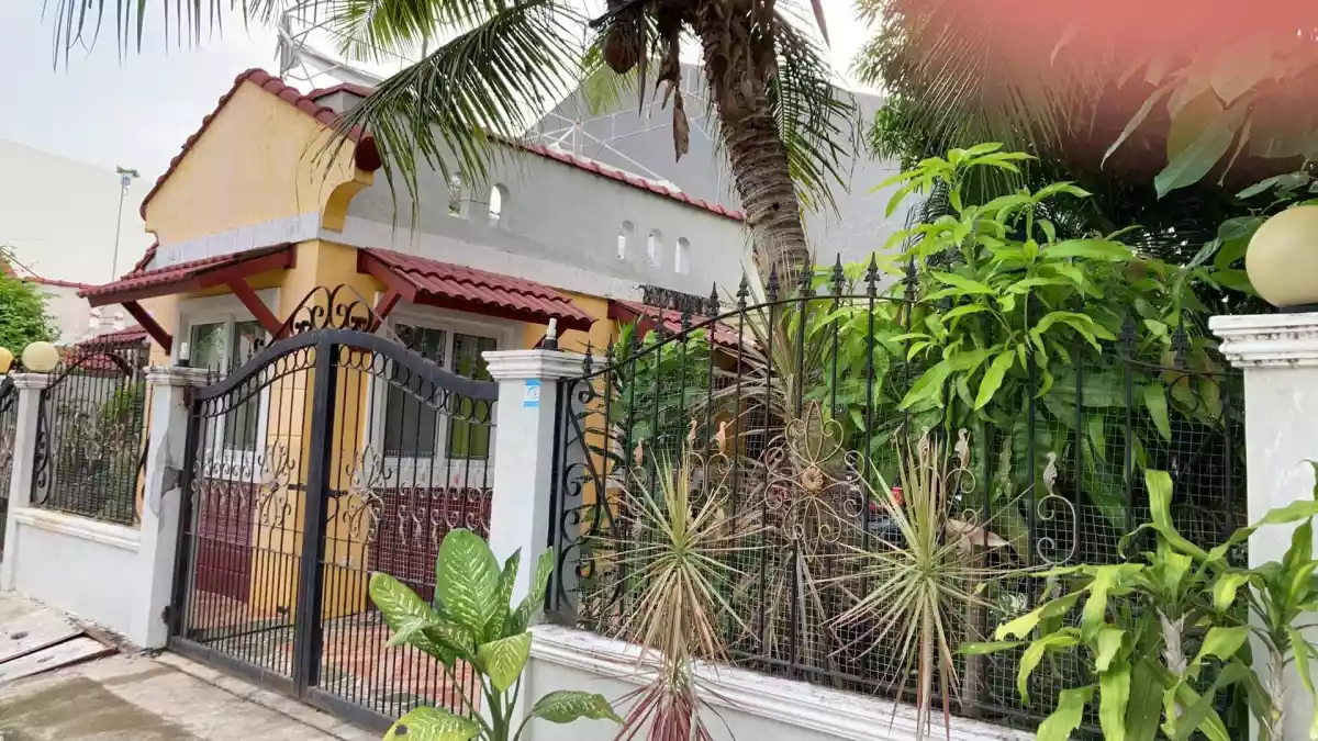 House and Lot - photo 4