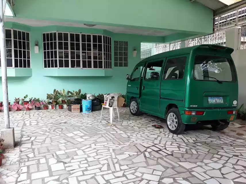 For rent 5 bedrooms House with 3 small units Apartment in Mandaue City Cebu - photo 3