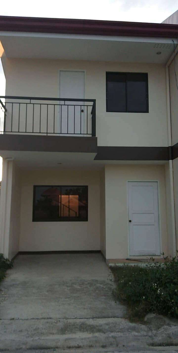 Pre-selling Townhouse for Assume - photo 2