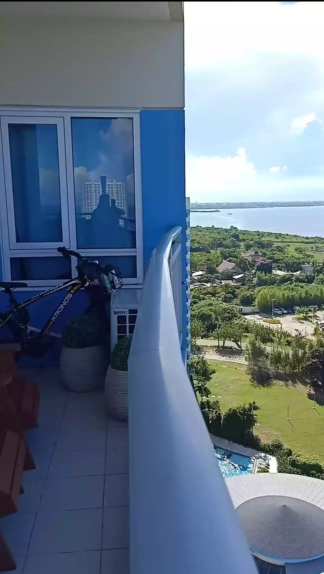 Amisa 2br Corner unit Facing Seaview — 2 Bedrooms in Lapu-Lapu City, Philippines — Photo 5