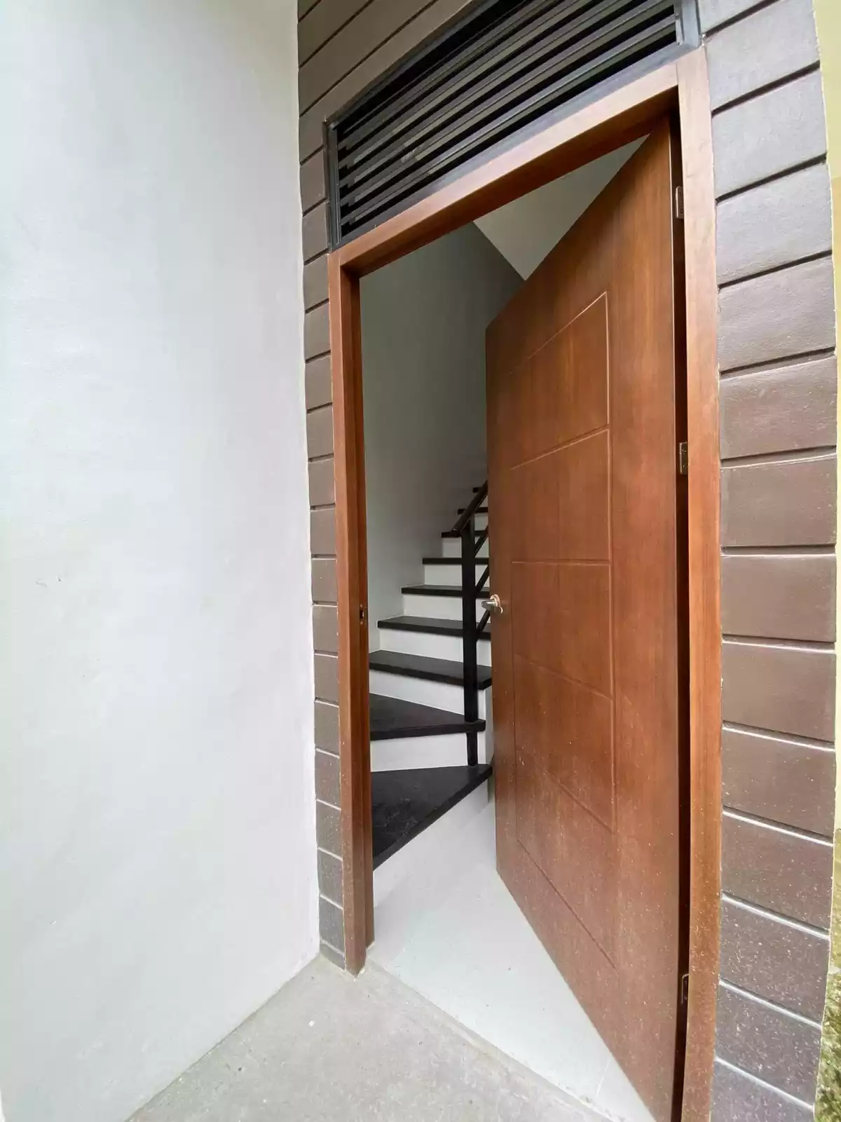 Serenis Townhouse End Unit for Assume - photo 5