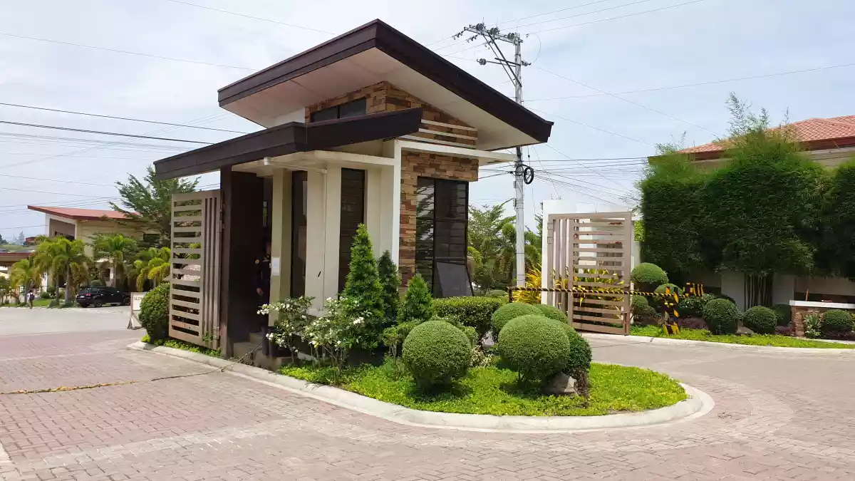 Open photo 16 of 20 — Davao for RENT Ilumina estates corner H&L Bungalow 3BR