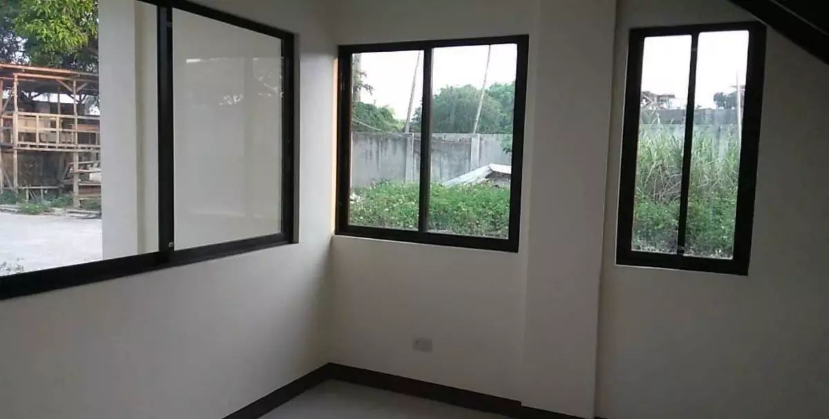 Pre-selling Townhouse for Assume - photo 3