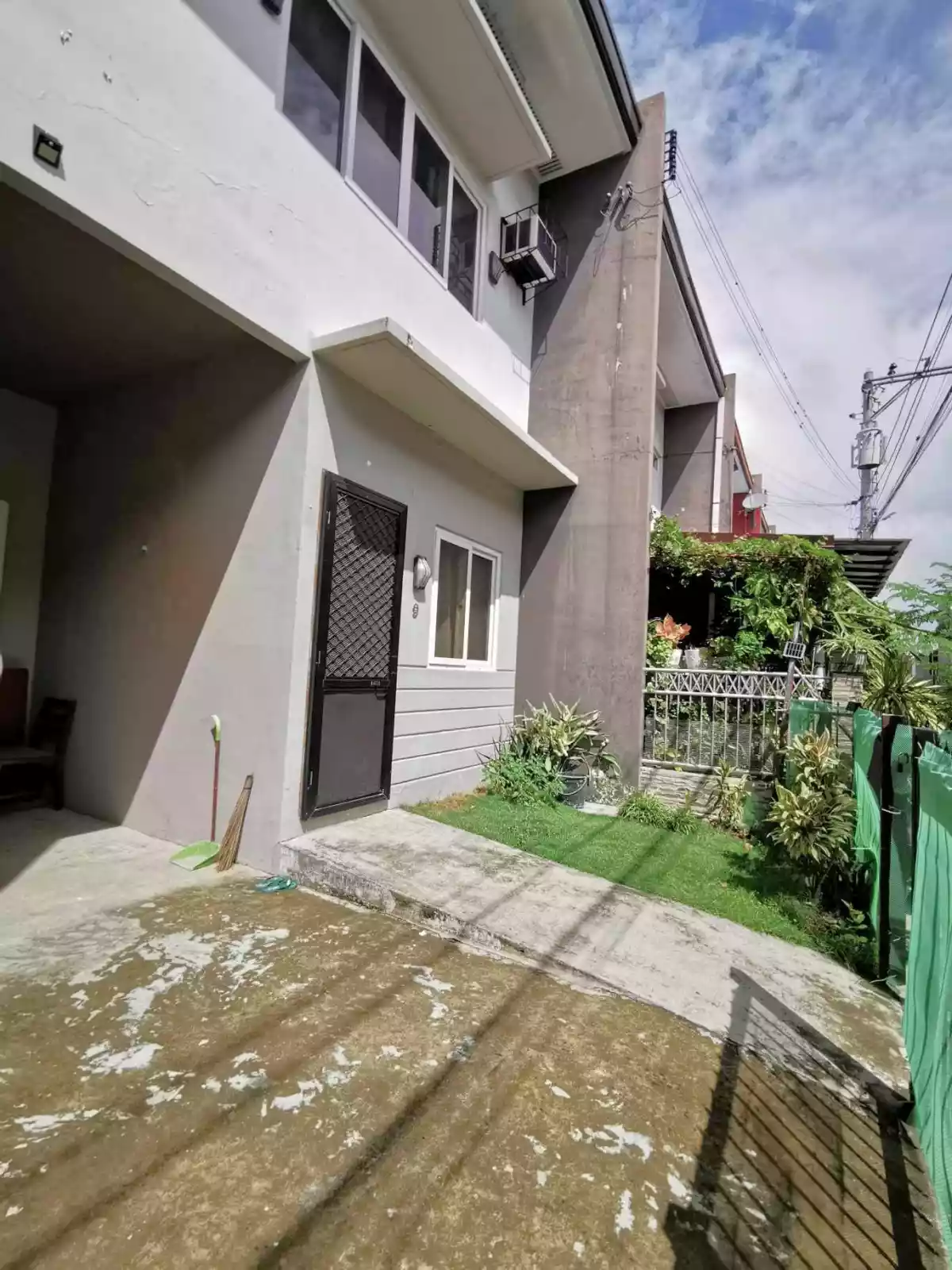 Fully Furnished Townhouse inside Subdivision near Mactan Newtown for Sale