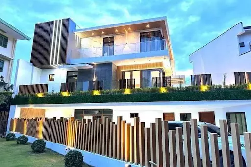 STUNNING ELEGANT HOUSE FOR SALE WITH OWN SWIMMING POOL @ VISTA GRANDE, TALISAY, CEBU