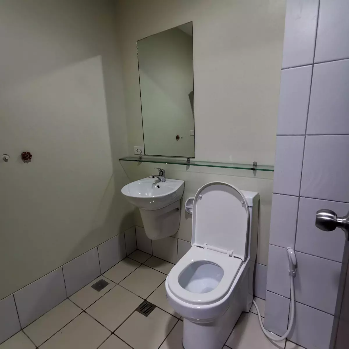 Fully Furnished Studio Unit for RENT or for ASSUME at Horizons 101 — Studio in General Maxilom Avenue, Cebu City, Central Visayas — Photo 7