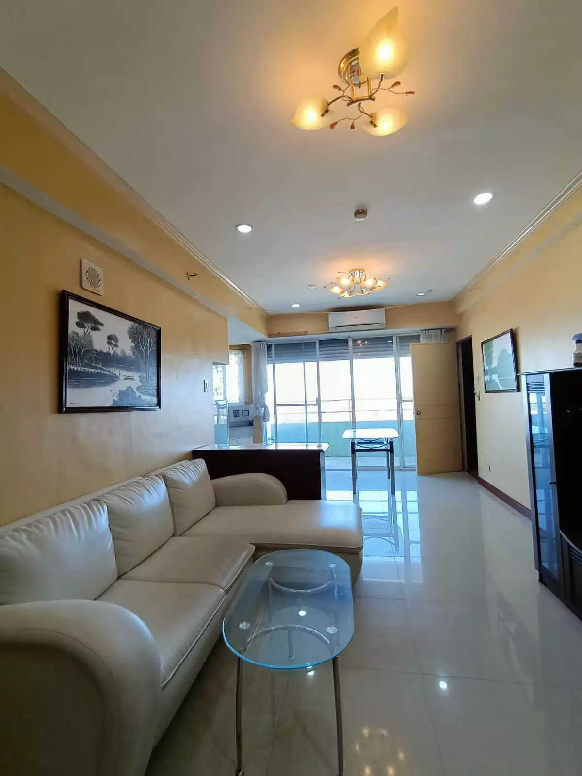 Rush Sale! 2 Bedroom Semi-Furnished Condo Unit in Cebu City! — 2 Bedrooms in Cebu City, Cebu, Philippines — Photo 3