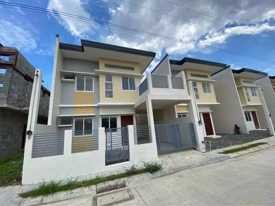 FOR ASSUME FLORENTINE W/BALCONY AND FENCE — House and Lot in Buhangin, Davao City, Davao del Sur — Photo 4