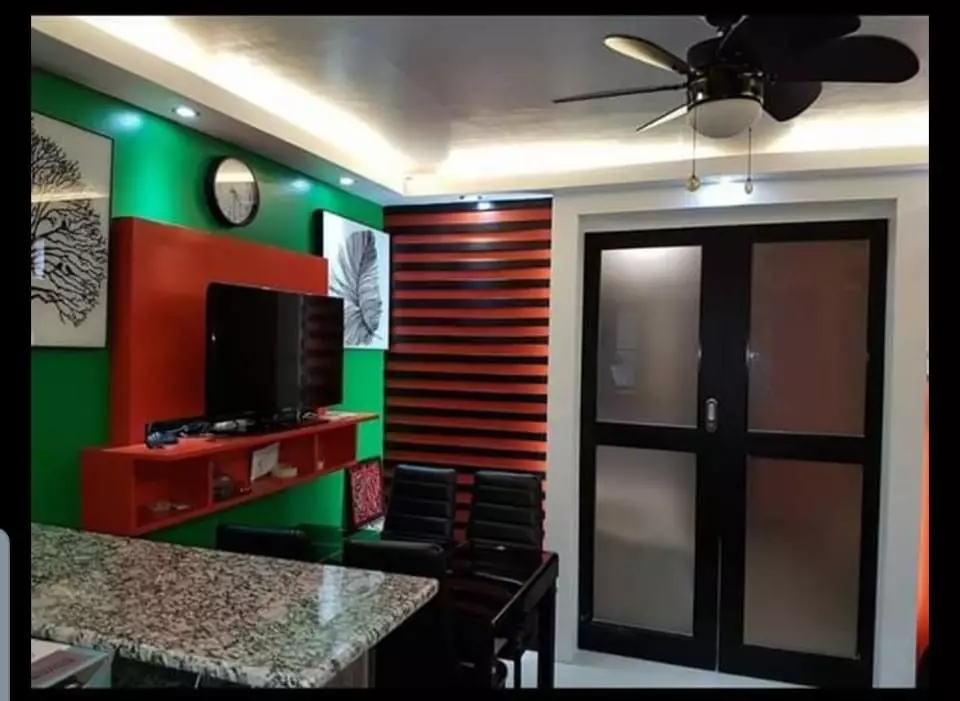 Fully Furnished 1 Bedroom Condo Unit with Parking - photo 4