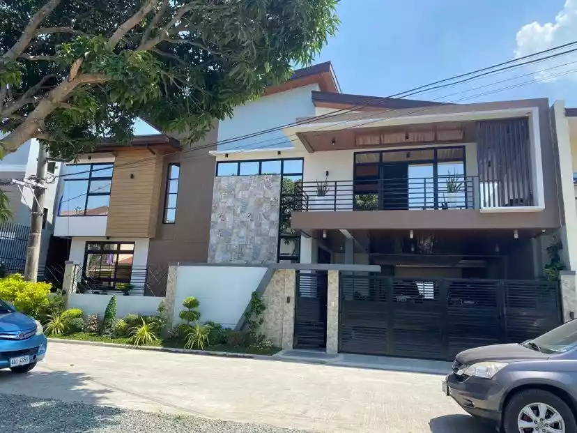 DETAILED ELEGANT HOUSE AND LOT - EARTHQUAKE PROOF