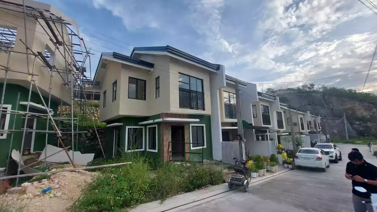 House and lot for assume