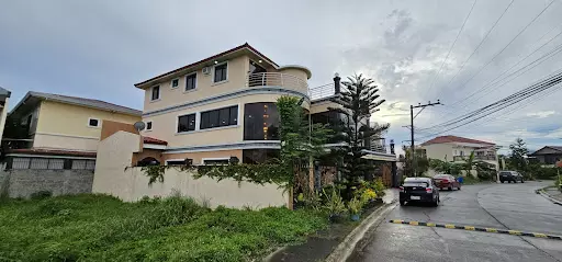 Open photo 27 of 31 — 3 storey 10 Bedrooms Single Detached House in Talisay City Cebu