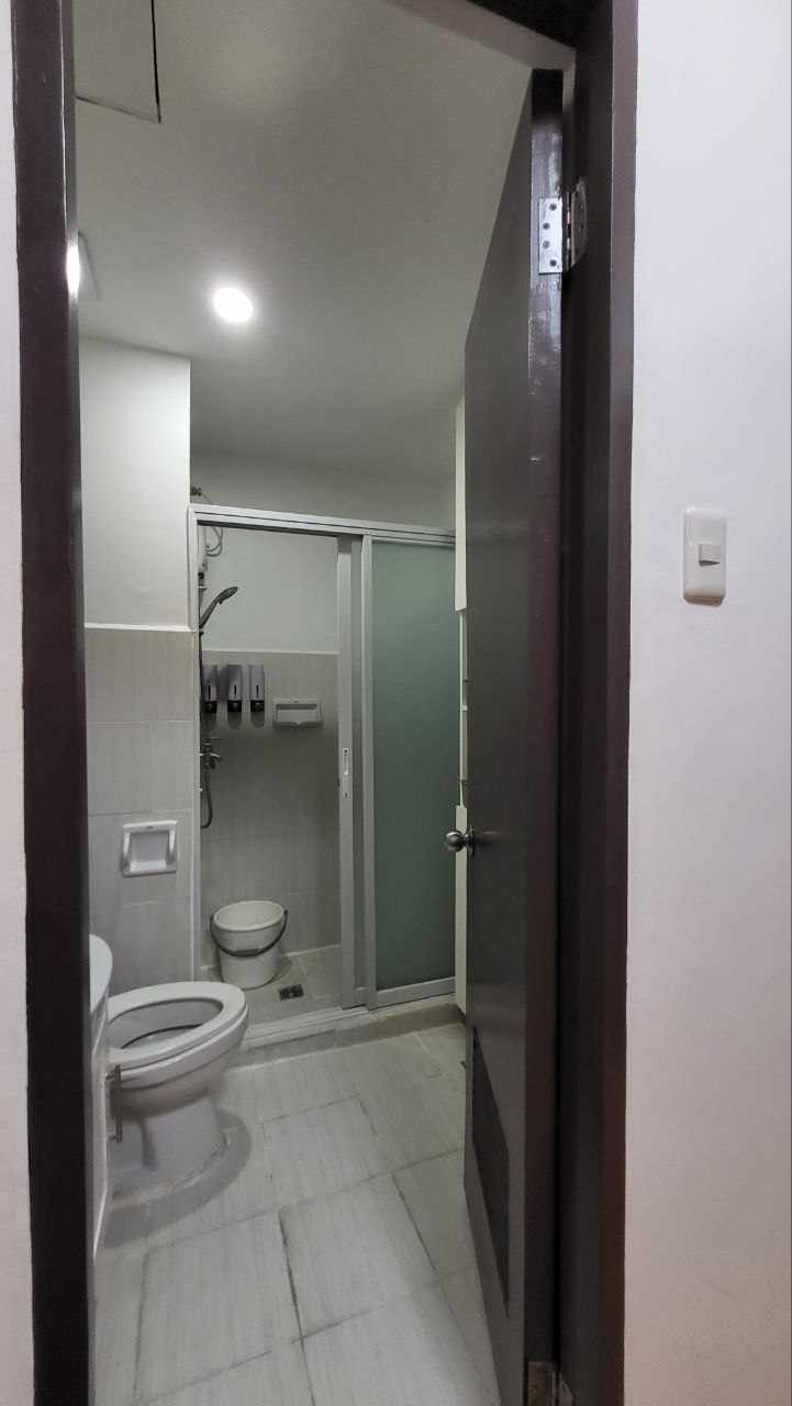 TOP FLOOR FULLY FURNISHED 1-BEDROOM CONDO IN DOWNTOWN CDO — 1 Bedroom in Barangay 23 (Pob.), Cagayan de Oro City, Misamis Oriental — Photo 4
