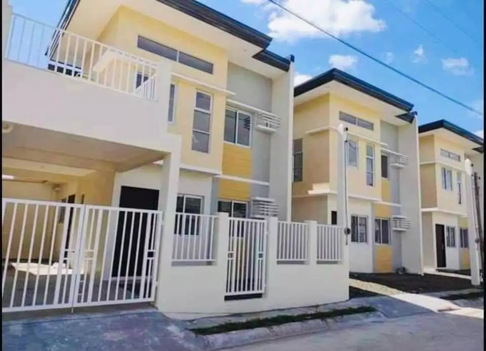 FOR ASSUME FLORENTINE W/BALCONY AND FENCE — House and Lot in Buhangin, Davao City, Davao del Sur — Photo 3