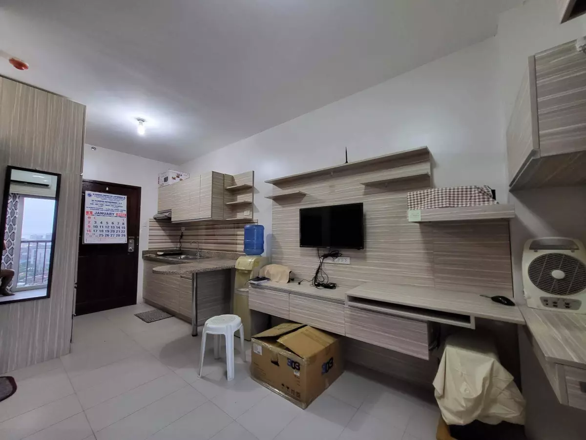 CTC 4475 — Studio in Rahmann Street, Cebu City, Philippines — Photo 5
