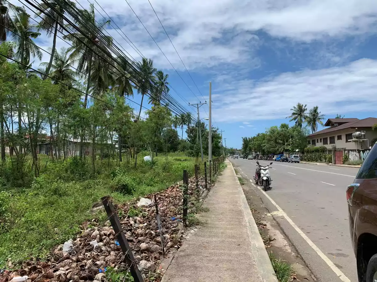 Commercial Lot for sale in Compostela