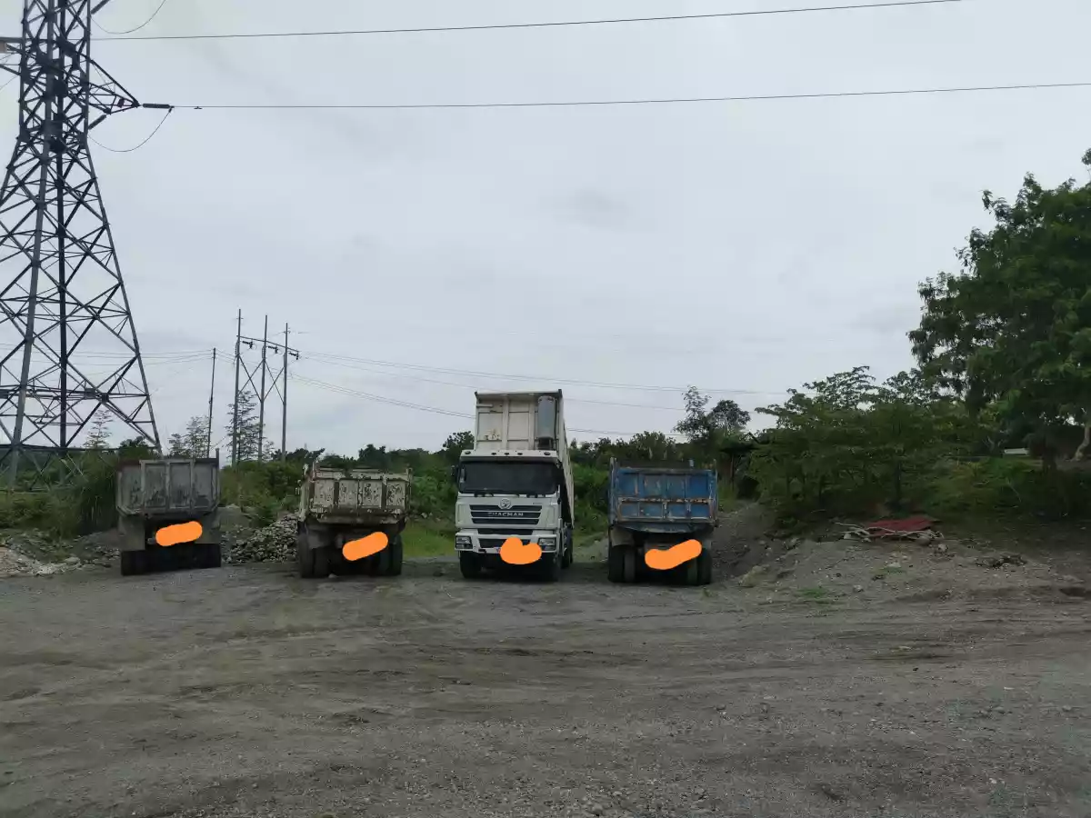 1.5hectares Quarry Area with 1.8has permitted quarry. river