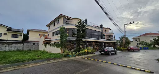 Open photo 16 of 31 — 3 storey 10 Bedrooms Single Detached House in Talisay City Cebu