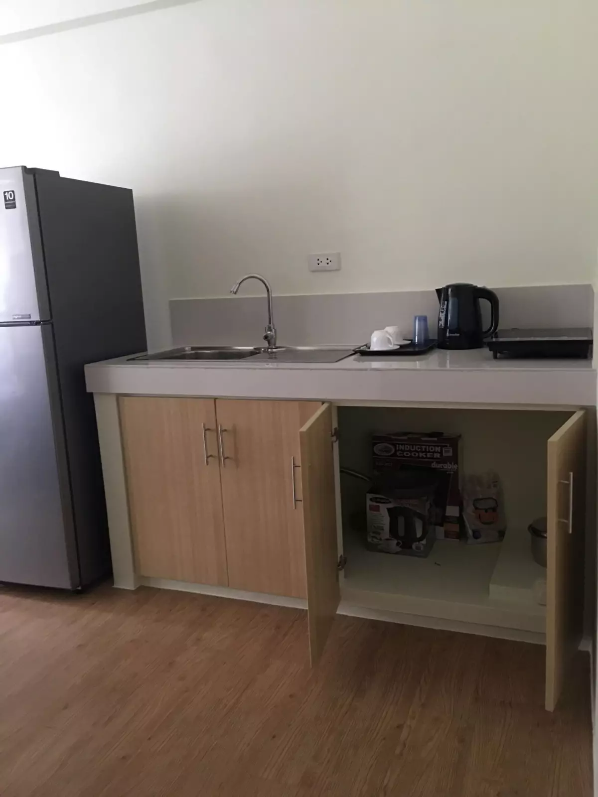 Fully-Furnished San Remo Studio Unit - photo 4