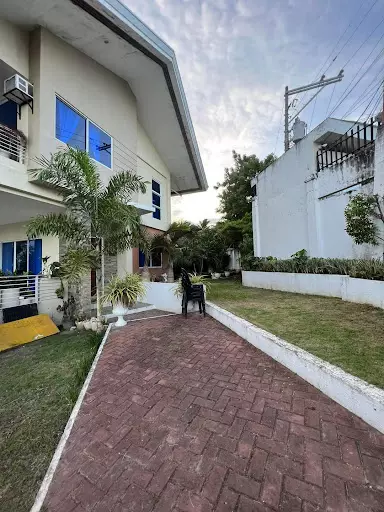 For rent house and lot  - photo 3