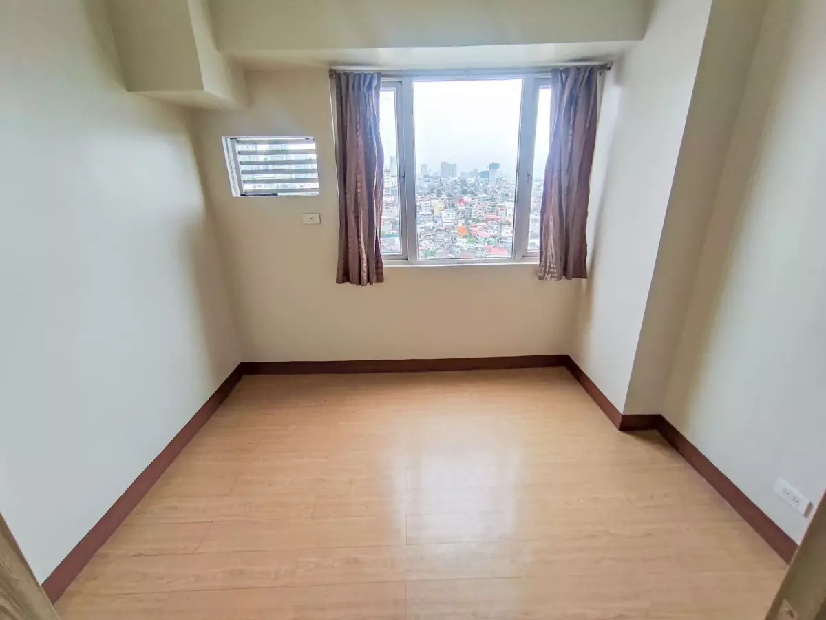 1BR BARE UNIT FOR SALE at Ridgewood Towers   - photo 2