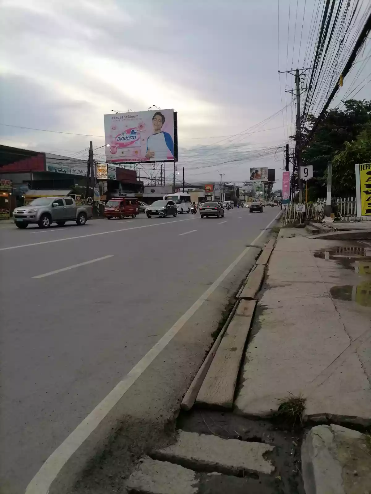 Commercial area with existing building and tenants — Space in Butuan City, Agusan Del Norte, Philippines — Photo 3