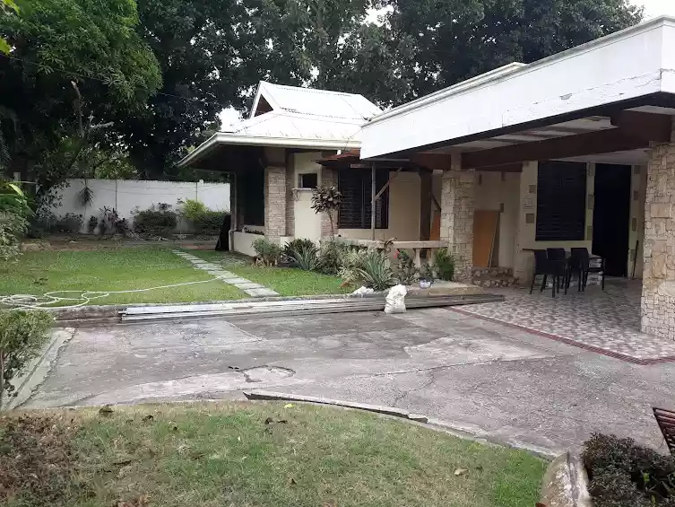 For rent Gated 5 bedrooms unfurnished house with big parking space in Talamban cebu city near Ateneo De Cebu