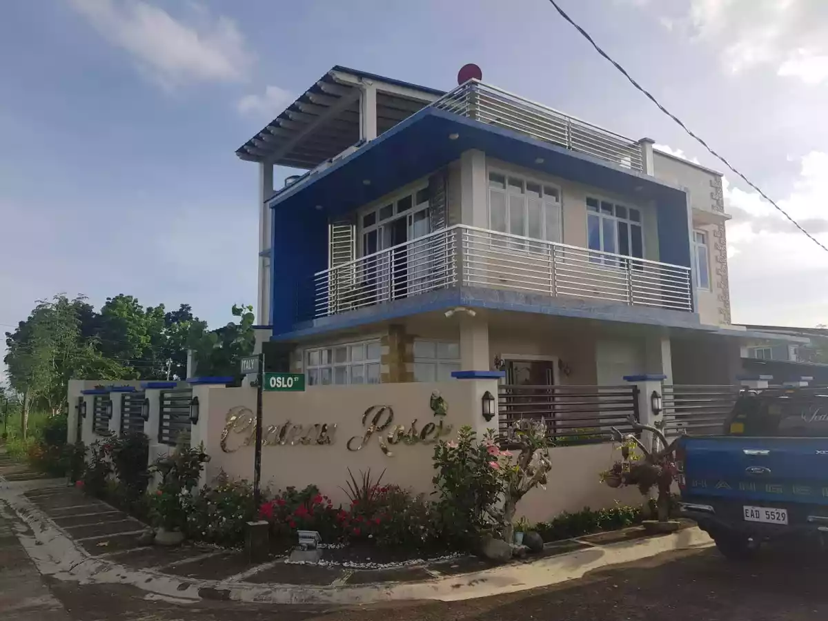 3 Bedroom - a three-storey House & Lot for SALE in Naga City - photo 3