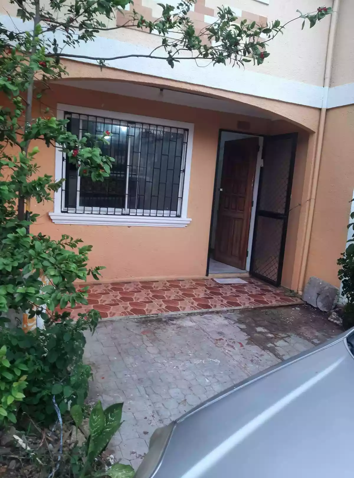 FOR RENT SEMI-FURNISHED TOWNHOUSE UNIT IN MACTAN CEBU CITY  - photo 3