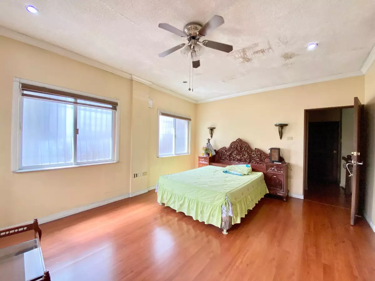 3-STOREY TOWNHOUSE w/ 3 UNITS APARTMENT FOR SALE IN SAMPALOC, MANILA — House and Lot in Sampaloc, Manila, Metro Manila — Photo 2