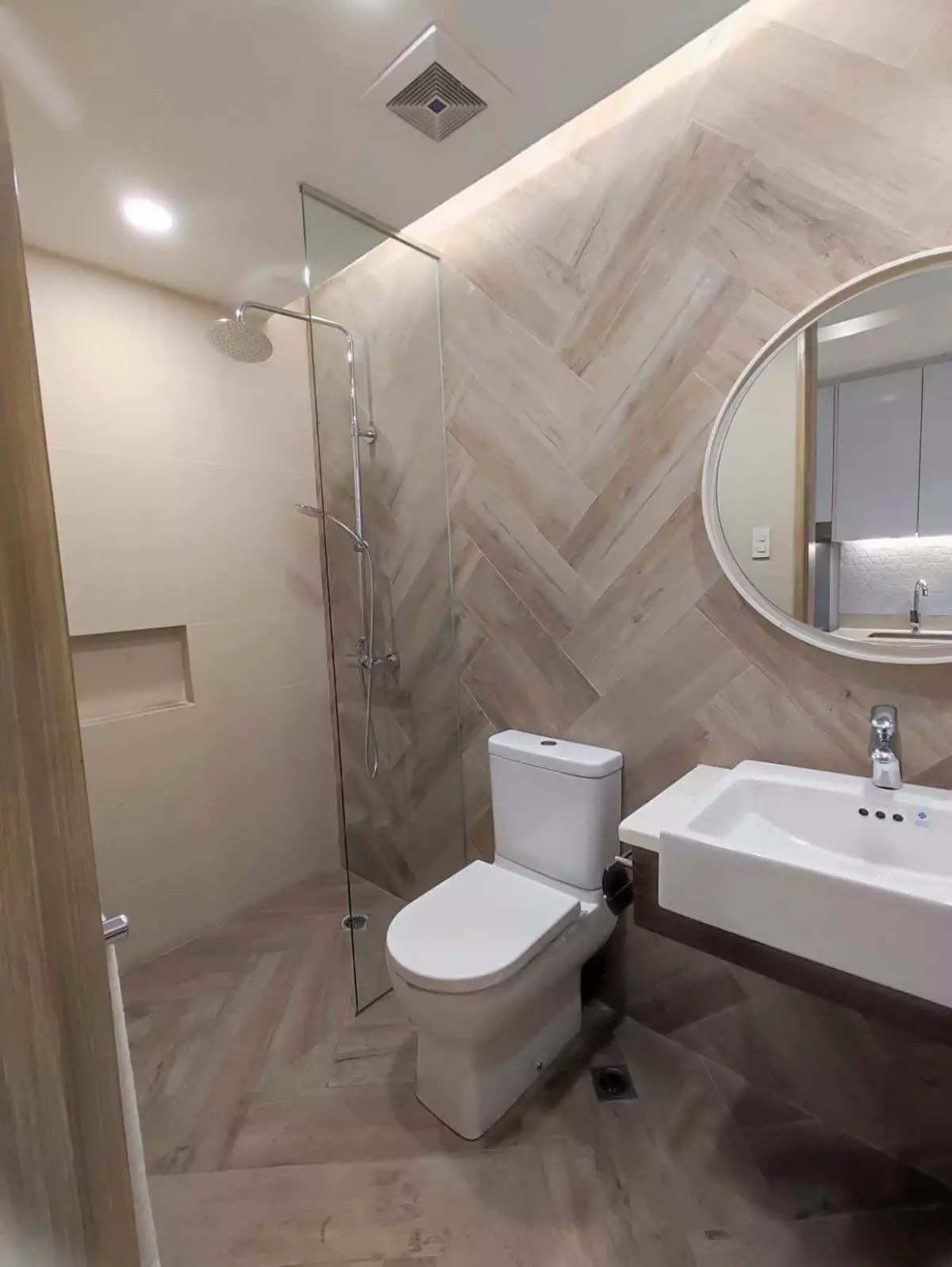 FOR ASSUME!! ONE PARAGON STUDIO UNIT! - photo 2