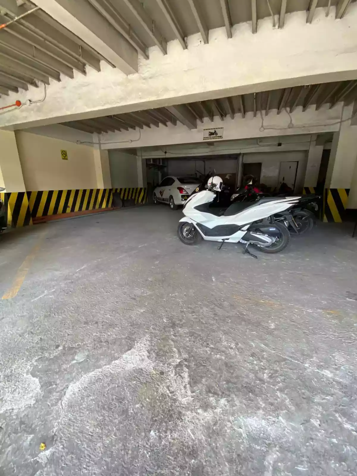 COMMERCIAL / OFFICE SPACE FOR RENT IN ESCARIO (ALONG THE ROAD) — Space in North Escario Street, Capitol, Cebu City — Photo 3