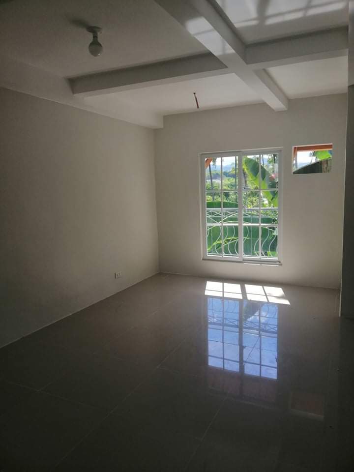 HOUSE & LOT FOR RENT  - photo 4