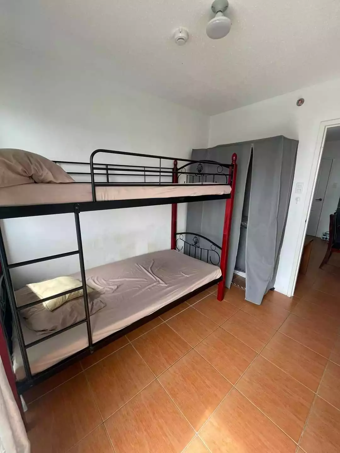 One Oasis semi furnished 2 bedroom — 2 Bedrooms in Pres. Magsaysay Street, Cebu City, Philippines — Photo 4