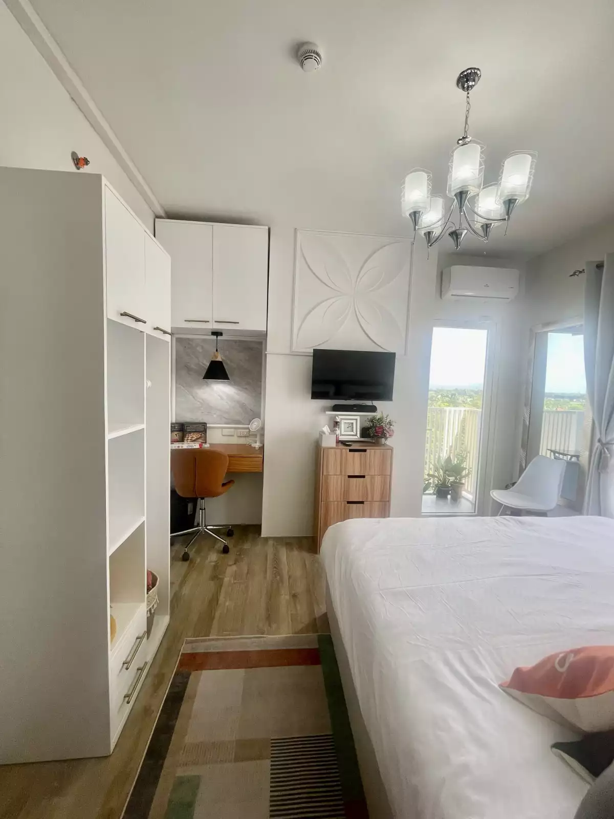 Unbeatable Investment Opportunity! This Airbnb-ready, 1-bedroom condominium unit in Bacolod's Mesavirre Garden Residences is fully furnished and ready to generate rental income — 1 Bedroom in Negros Occidental, Philippines — Photo 5