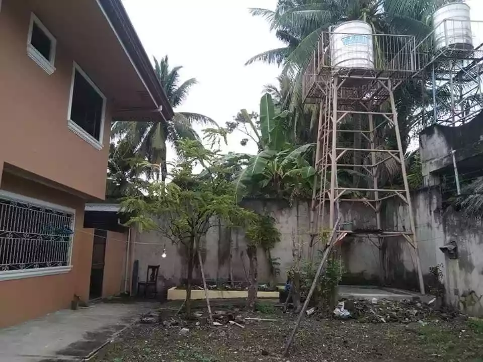 5 BEDROOM HOUSE AND LOT 