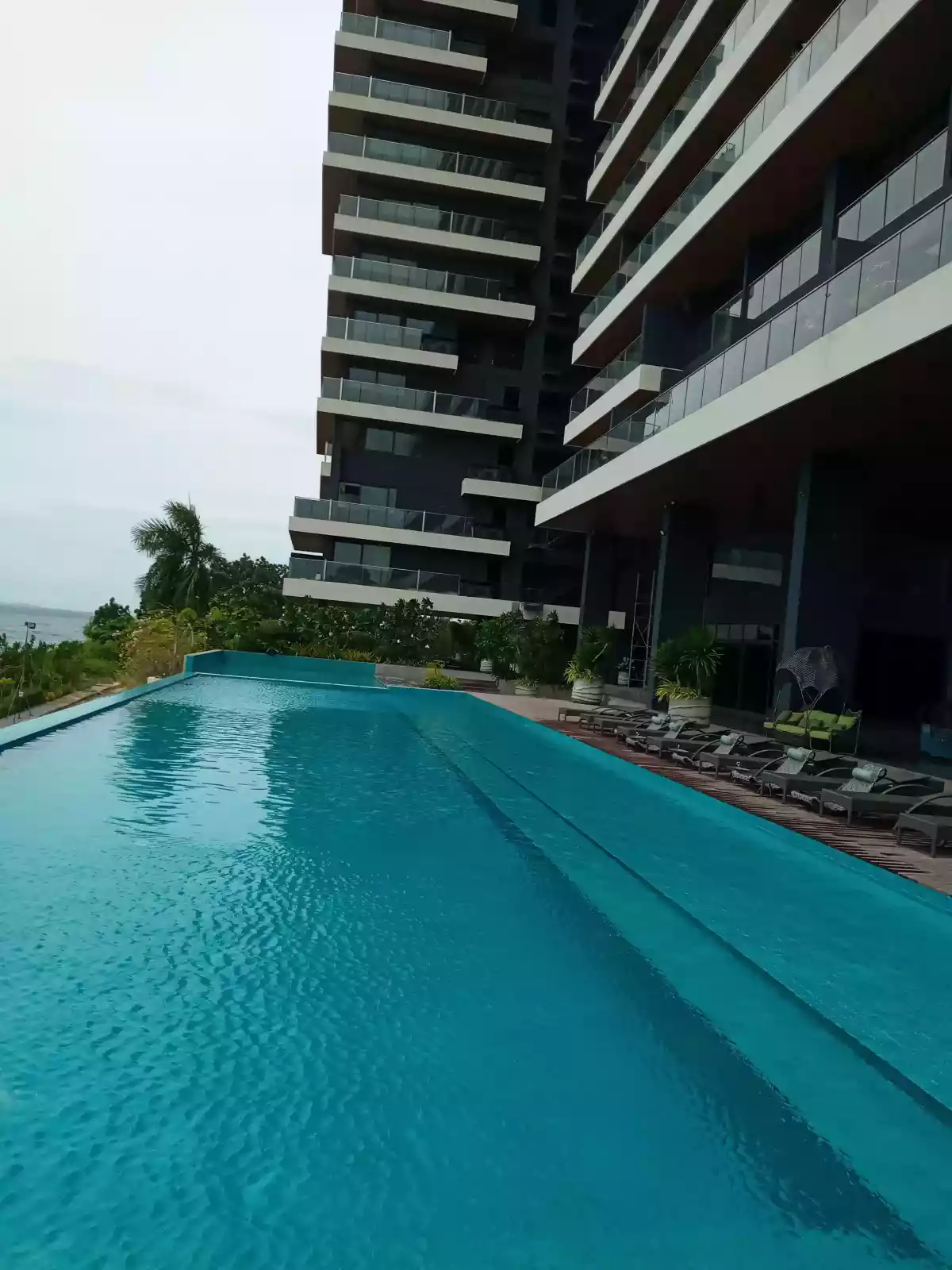 For Sale Studio Unit in The Reef Mactan Residences Beach front Condominium — Studio in Lapu-Lapu City, Philippines — Photo 2