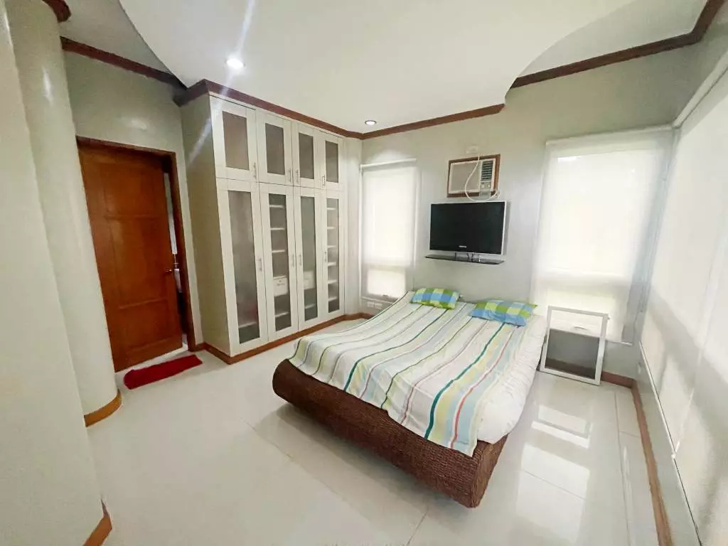 Open photo 14 of 21 — Impressive Taal View House and Lot for sale in Canyon Woods, Tagaytay!