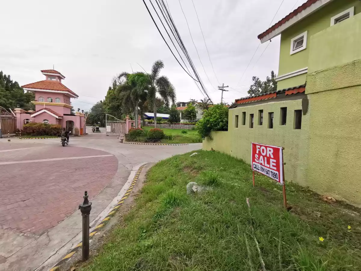 195sqm Lot at Entrance Corner Lot of Camella Gensan  - photo 2