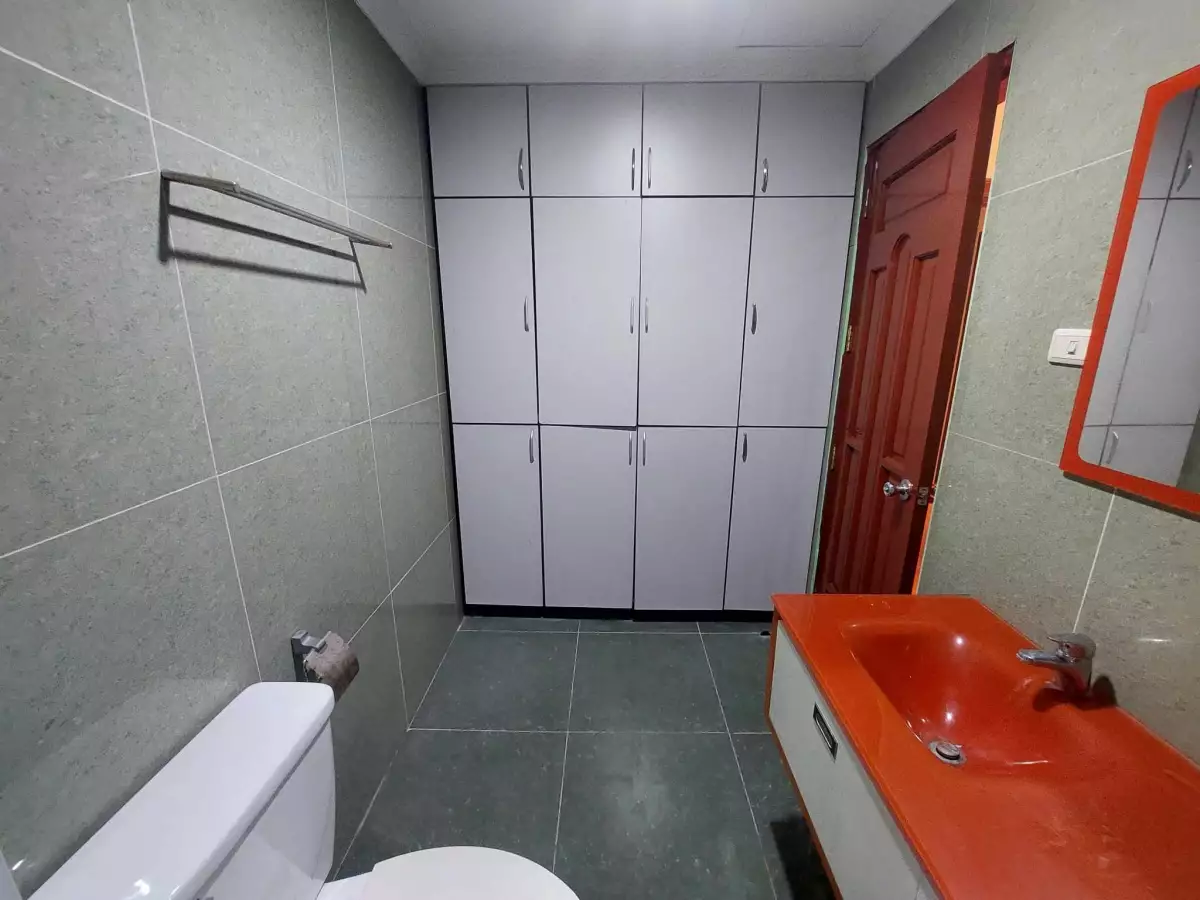 Open photo 16 of 21 — Vista Grande For Rent