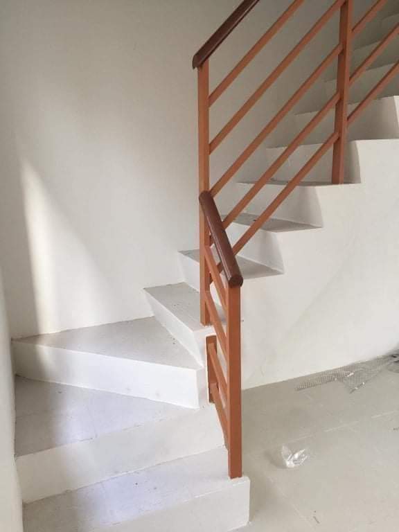 FOR ASSUME TOWNHOUSE CORNER END UNIT IN CASAMIRA SOUTH NAGA CEBU — Townhouse in City of Naga, Cebu, Philippines — Photo 7