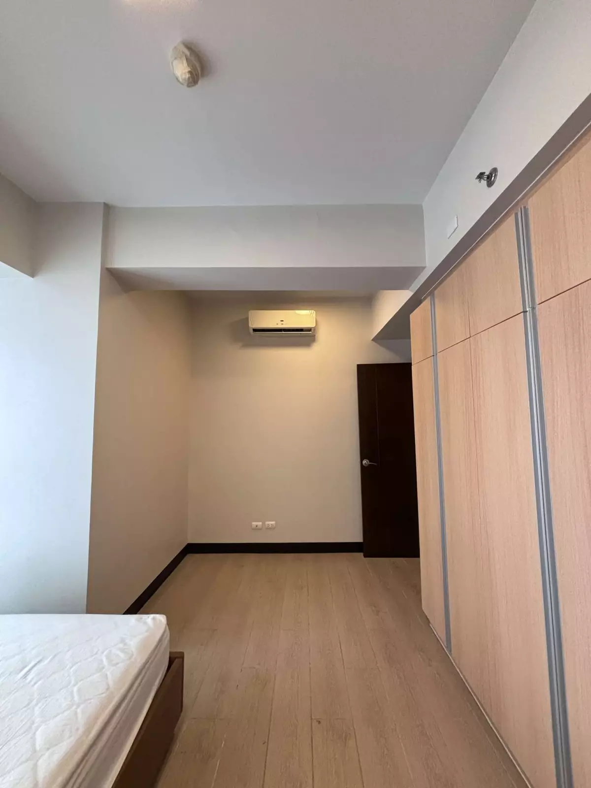 FOR SALE 2BR Spacious Condo with Maids Quarter in Mactan Newtown  - photo 2