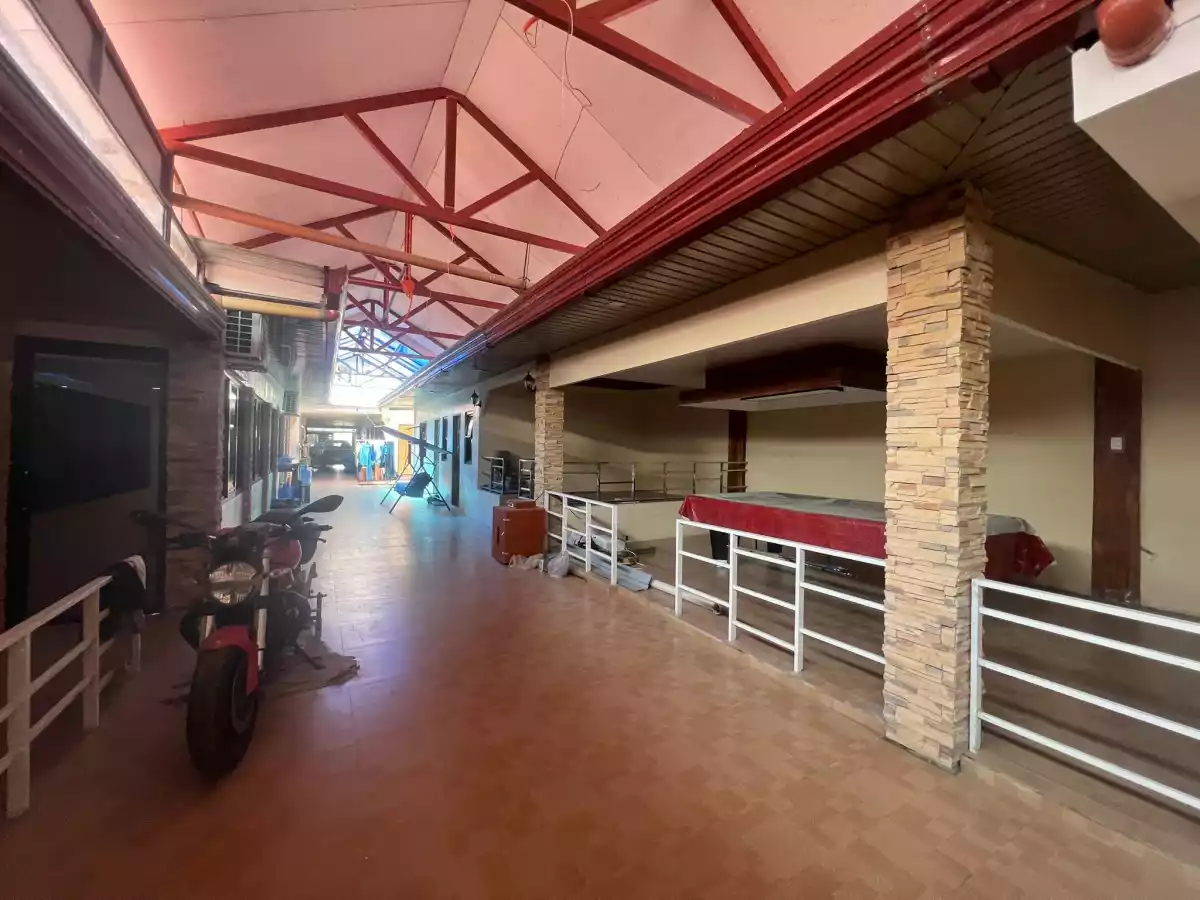 FOR SALE  771 SQM HOUSE AND LOT