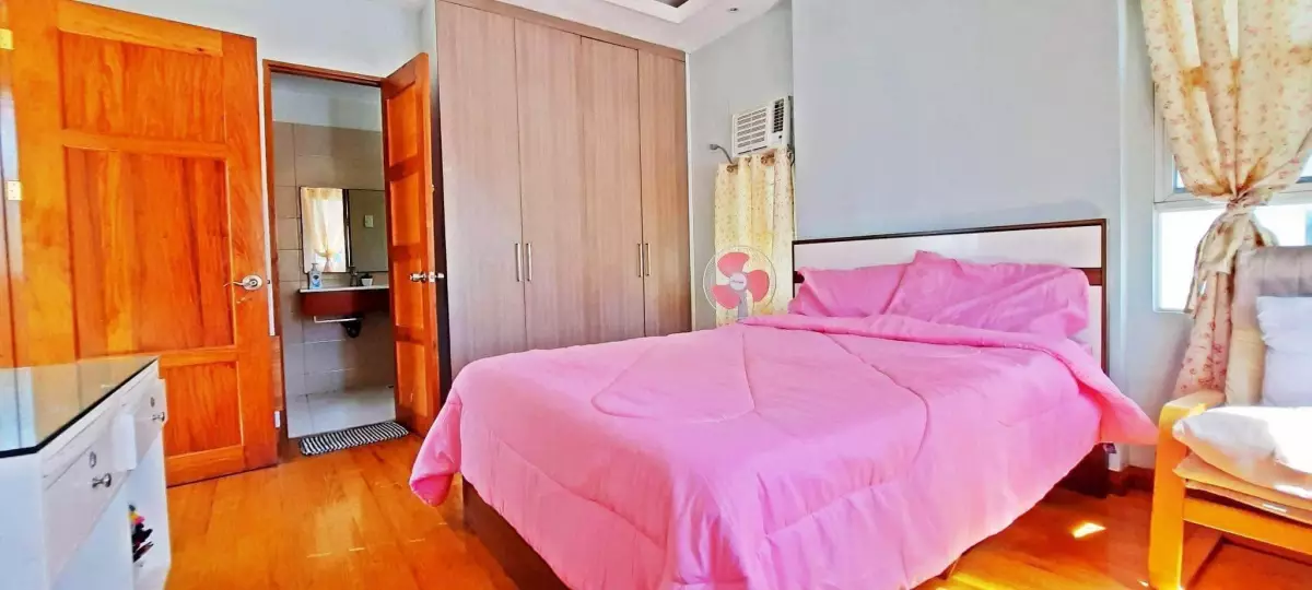 Income Generated 2 buildings (1st Building  for Residential/Hotel)(2nd Building for Apartment)  in Urgello,Cebu City — Building in Cebu City, Cebu, Philippines — Photo 4