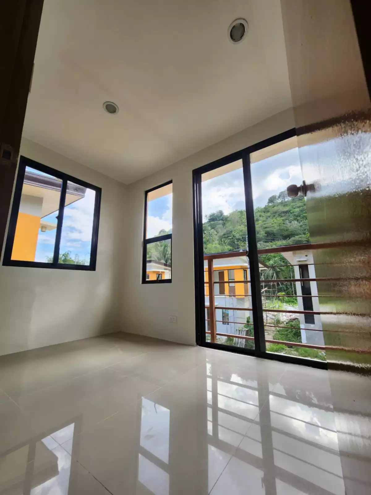 RENT TO OWN BRAND NEW SINGLE DETACHED HOUSE & LOT AT CASA MIRA LINAO EXPANSION PHASE 3, LINAO, MINGLANILLA, CEBU — House and Lot in Minglanilla, Cebu, 6046 — Photo 2